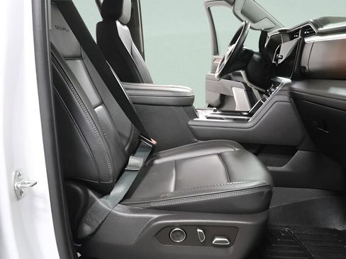 Used 2025 GMC Sierra 3500 Denali w/ Denali Reserve Package image 29