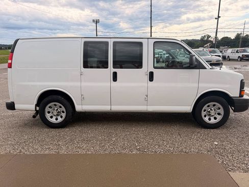 Used 2014 Chevrolet Express 1500 RWD image 2
