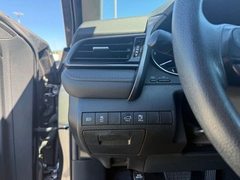 Used 2020 Toyota Camry LE FWD image 21