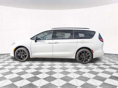 New 2026 Chrysler Pacifica Limited w/ S Appearance Package AWD/4WD image 14