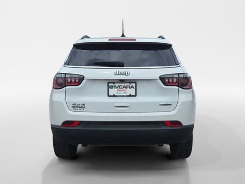Used 2024 Jeep Compass Latitude AWD/4WD image 4