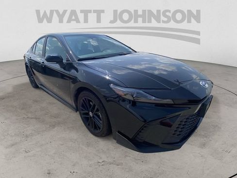 Used 2025 Toyota Camry SE FWD image 12