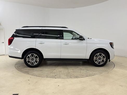 Certified 2025 Ford Expedition Active AWD/4WD image 8