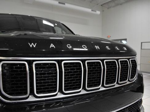Used 2023 Jeep Wagoneer Series III w/ Preferred Equipment Group AWD/4WD image 10