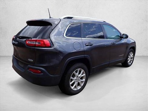 Used 2016 Jeep Cherokee Latitude w/ Cold Weather Group AWD/4WD image 3
