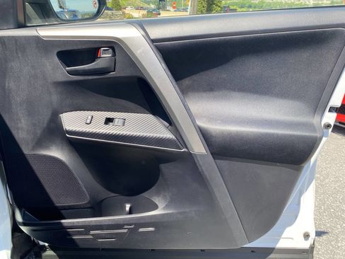 Used 2015 Toyota RAV4 LE FWD image 17