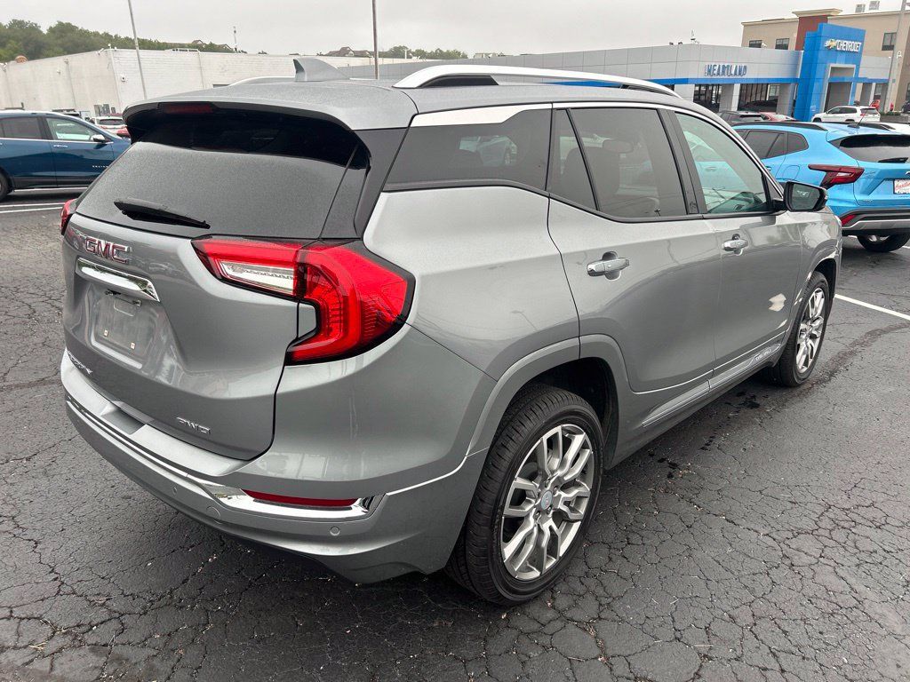 Used 2023 GMC Terrain Denali w/ Denali Premium Package AWD/4WD image 5