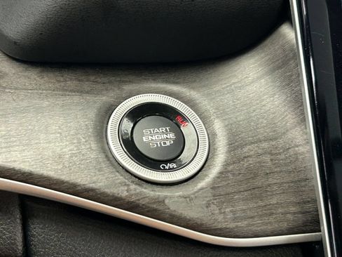 Used 2021 Jeep Grand Cherokee L Limited RWD image 18