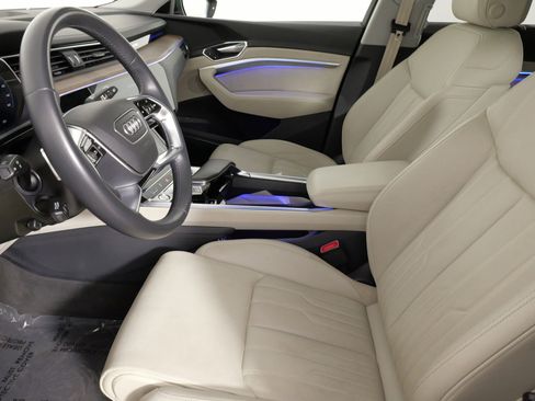 Used 2019 Audi e-tron Prestige w/ Prestige Package image 30