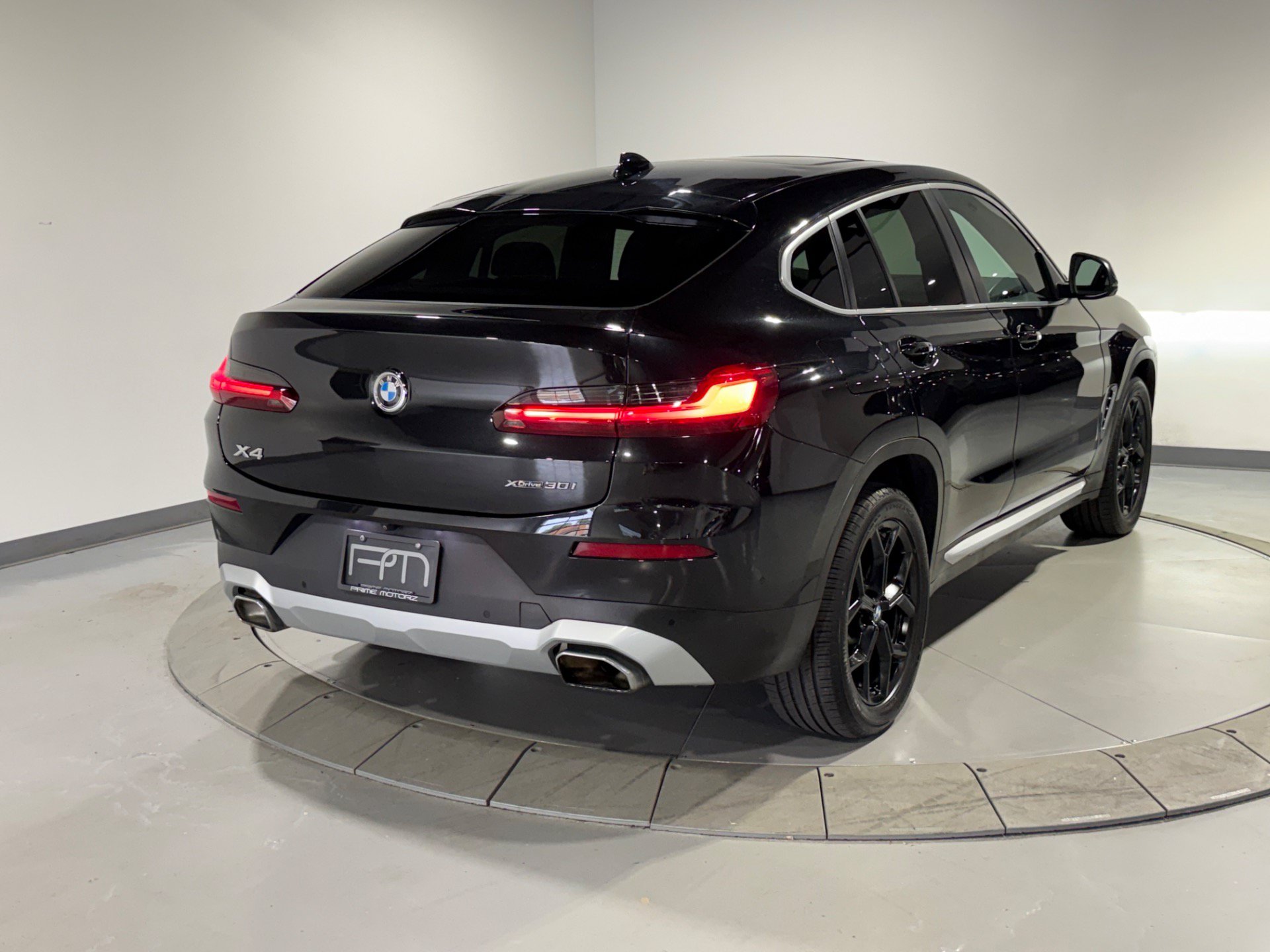 Used 2024 BMW X4 xDrive30i AWD/4WD image 8