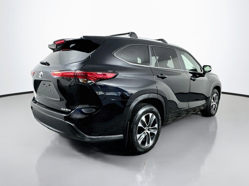 Used 2023 Toyota Highlander XLE AWD/4WD image 8