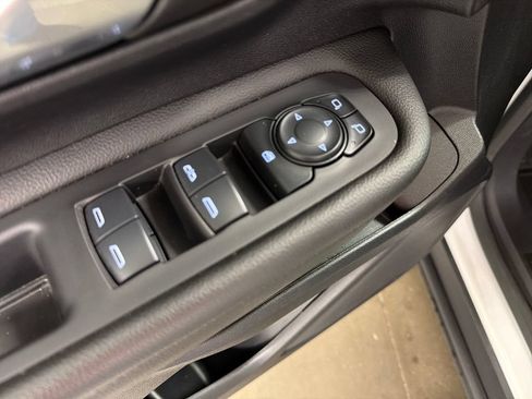 Used 2024 GMC Terrain SLE AWD/4WD image 23