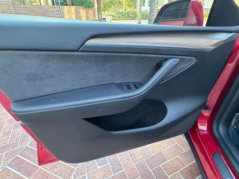 Used 2022 Tesla Model Y Long Range AWD/4WD image 24
