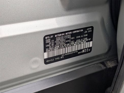 Used 2025 Mitsubishi Outlander SE image 40