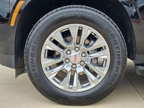 Used 2025 GMC Yukon XL Denali RWD image 14