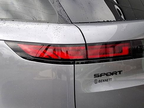 Used 2025 Land Rover Range Rover Sport SE AWD/4WD image 10