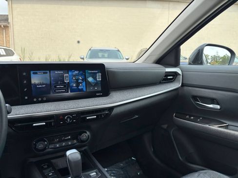 Used 2026 Nissan Kicks SV FWD image 34