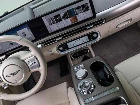 Used 2024 Genesis GV60 RWD image 22