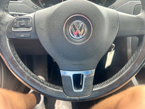 Used 2012 Volkswagen Jetta SE FWD image 12