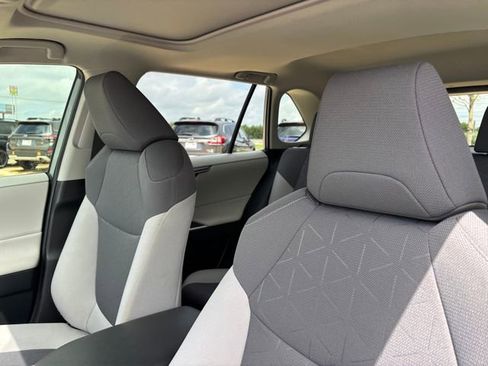 Used 2019 Toyota RAV4 XLE FWD image 11
