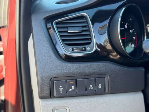Used 2016 Kia Sedona SX FWD image 47