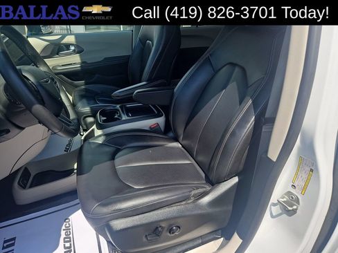 Used 2024 Chrysler Pacifica Touring-L FWD image 20