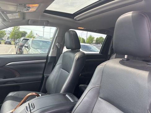 Used 2019 Toyota Highlander Limited FWD image 5