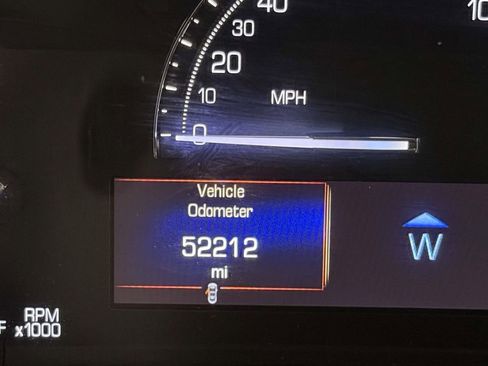 Used 2017 Cadillac XT5 Luxury w/ Driver Awareness Package FWD image 5