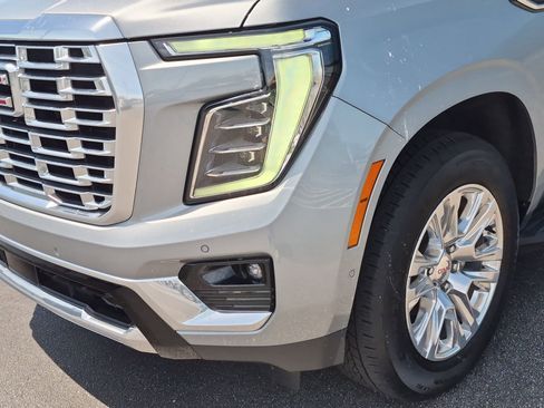 Used 2025 GMC Yukon Denali RWD image 9