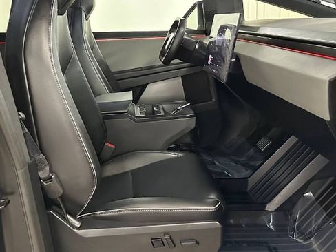 Used 2024 Tesla Cybertruck AWD Crew Cab image 21