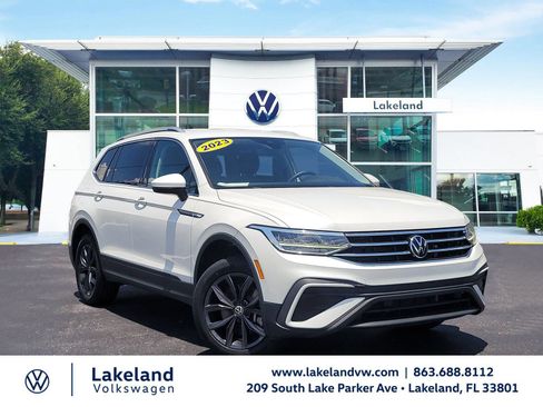 Used 2023 Volkswagen Tiguan SE FWD image 1