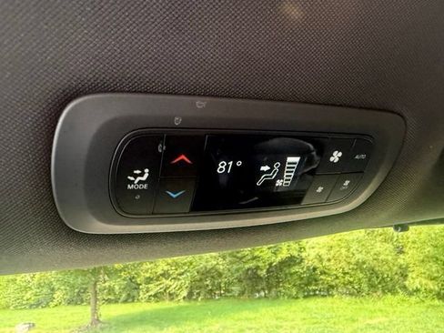 Used 2019 Chrysler Pacifica Touring-L w/ S Appearance Package FWD image 18
