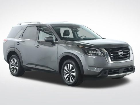 Used 2025 Nissan Pathfinder SL AWD/4WD image 10