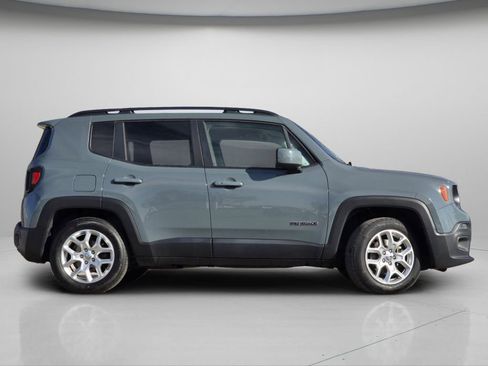 Used 2018 Jeep Renegade Latitude image 19