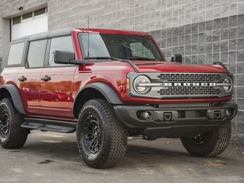 New 2026 Ford Bronco Badlands w/ Sasquatch Package image 2