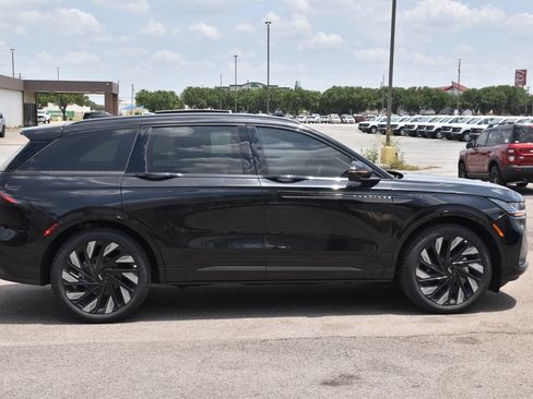 New 2026 Lincoln Nautilus Reserve AWD/4WD image 5