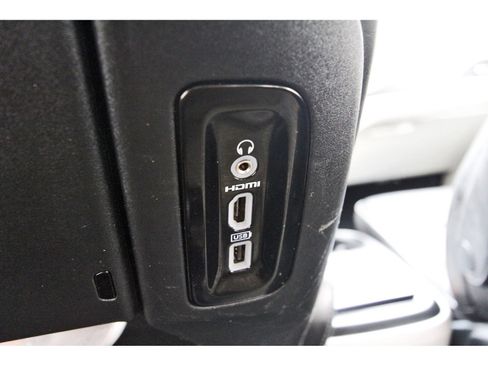 Used 2020 Chrysler Pacifica Limited w/ Advanced Safetytec Group FWD image 16