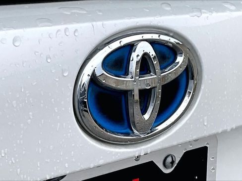 Used 2018 Toyota Prius Two w/ Prius Two Safety Plus Package FWD image 31