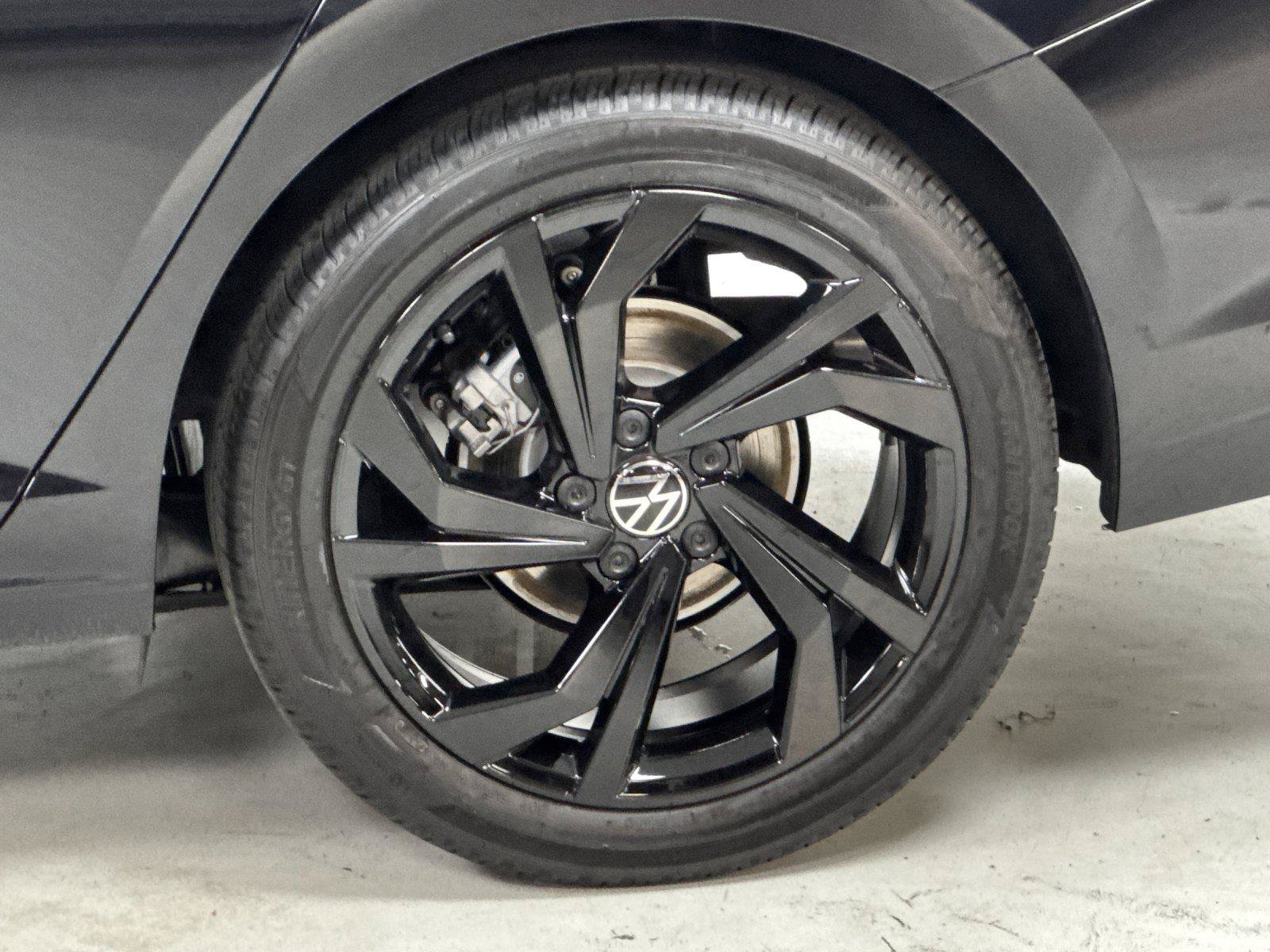 New 2026 Volkswagen Jetta SE w/ Black Wheel Package FWD image 23