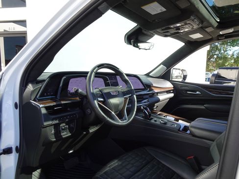 Used 2023 Cadillac Escalade ESV Sport Platinum w/ LPO, ONYX Package image 11