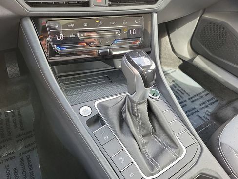 Used 2025 Volkswagen Jetta SE FWD image 17