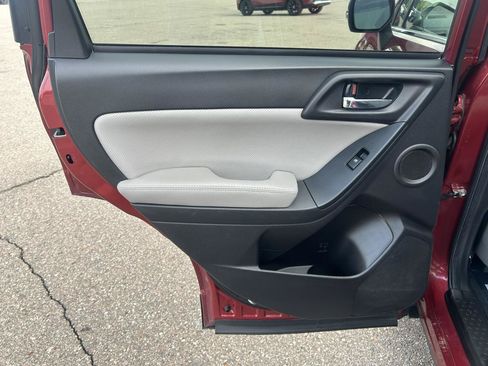 Used 2015 Subaru Forester 2.5i Touring AWD/4WD image 13
