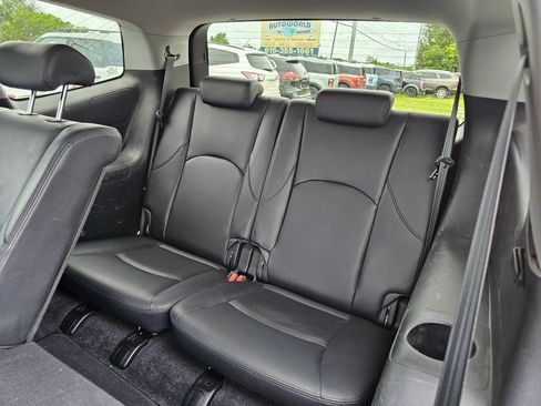 Used 2009 Kia Borrego LX w/ Convenience Pkg AWD/4WD image 5