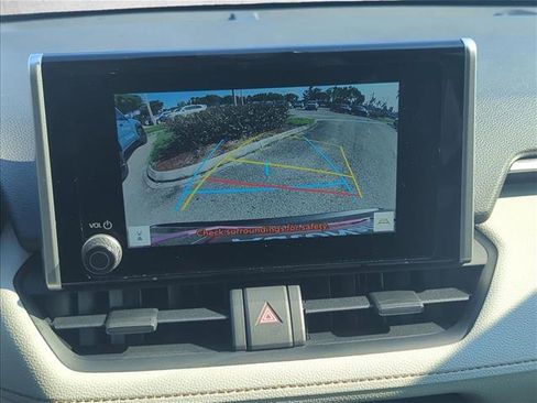 Used 2025 Toyota RAV4 XLE AWD/4WD image 13