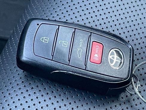 Used 2025 Toyota Crown XLE image 21