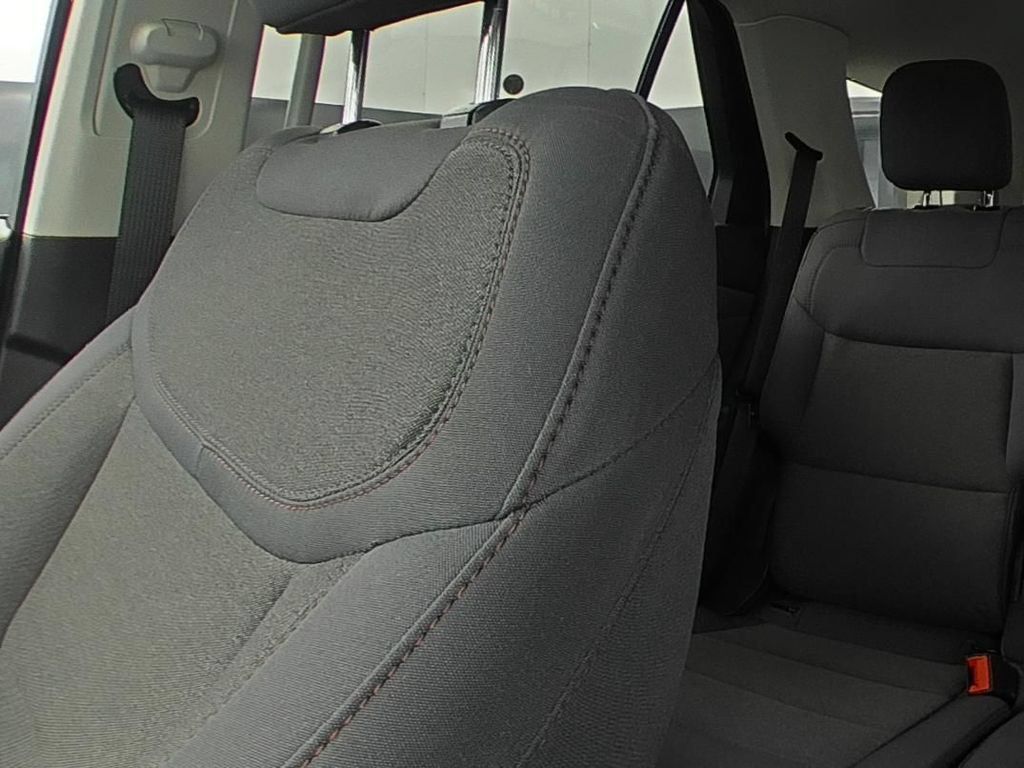 Used 2025 Ford Explorer Active RWD image 9