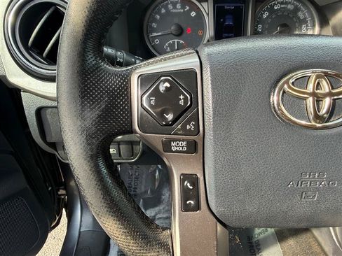 Used 2018 Toyota Tacoma SR5 AWD/4WD image 31
