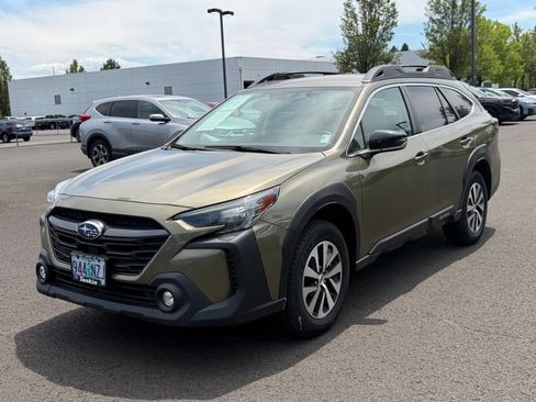 Used 2023 Subaru Outback Premium AWD/4WD image 4