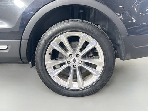 Used 2018 Ford Explorer XLT w/ Equipment Group 202A AWD/4WD image 40