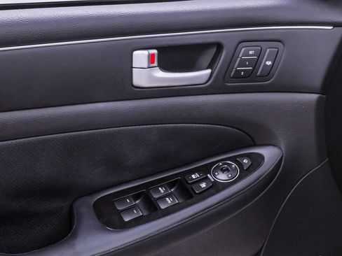 Used 2013 Hyundai Genesis 3.8 w/ Premium Pkg image 30